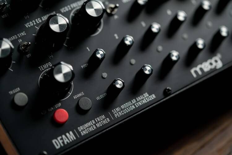 来自Moog的新功能：适用于Mavis、Subharmonicon、DFAM和Werkstatt-01的旋钮套件-